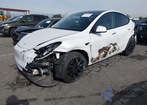 2022 Tesla Model Y Long Range Dual Motor All-Wheel Drive z USA, uszkodzony, nr VIN 7SAYGDEE7NF458253